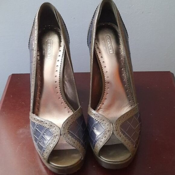 Coach Lynette Blue Patent Leather Peep Toe 4.5 Platform Heel Pumps Size 8.5. - Picture 1 of 12